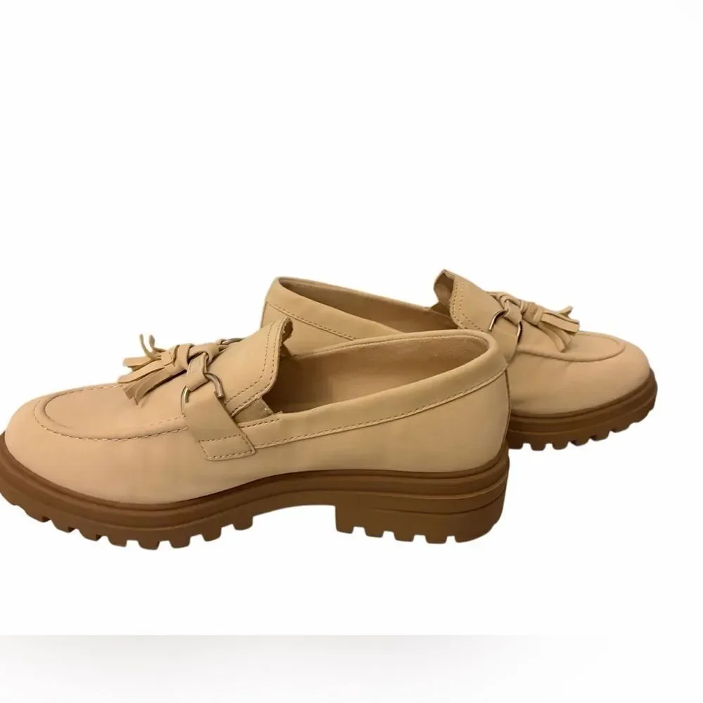 SERRA Women's loafers , cream color, lug sole, tassel , slip-on style sz 9._4